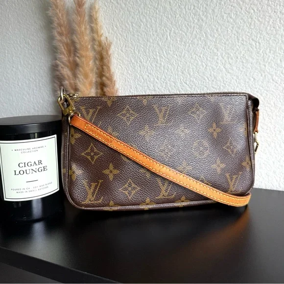 🌾AUTHENTIC Louis Vuitton Pochette with ORIGINAL LV strap🌾 - Picture 1 of 15